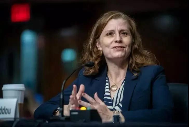 移民美國又添新利好！美國首位女性移民局局長上任，來自移民家庭！