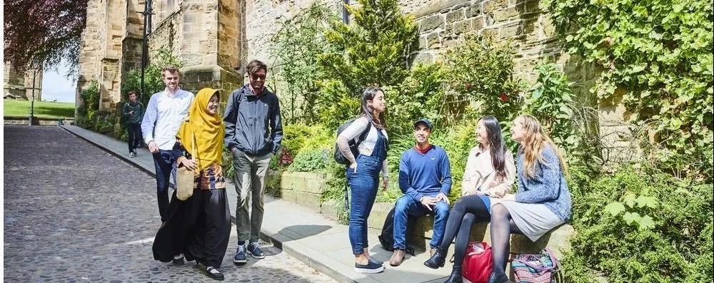 英國留學(xué)，能豁免雅思？